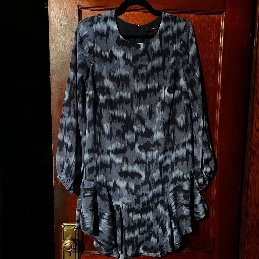 BCBGMaxAzria Long Sleeve Shift Dress, Blue Pattern Size Small